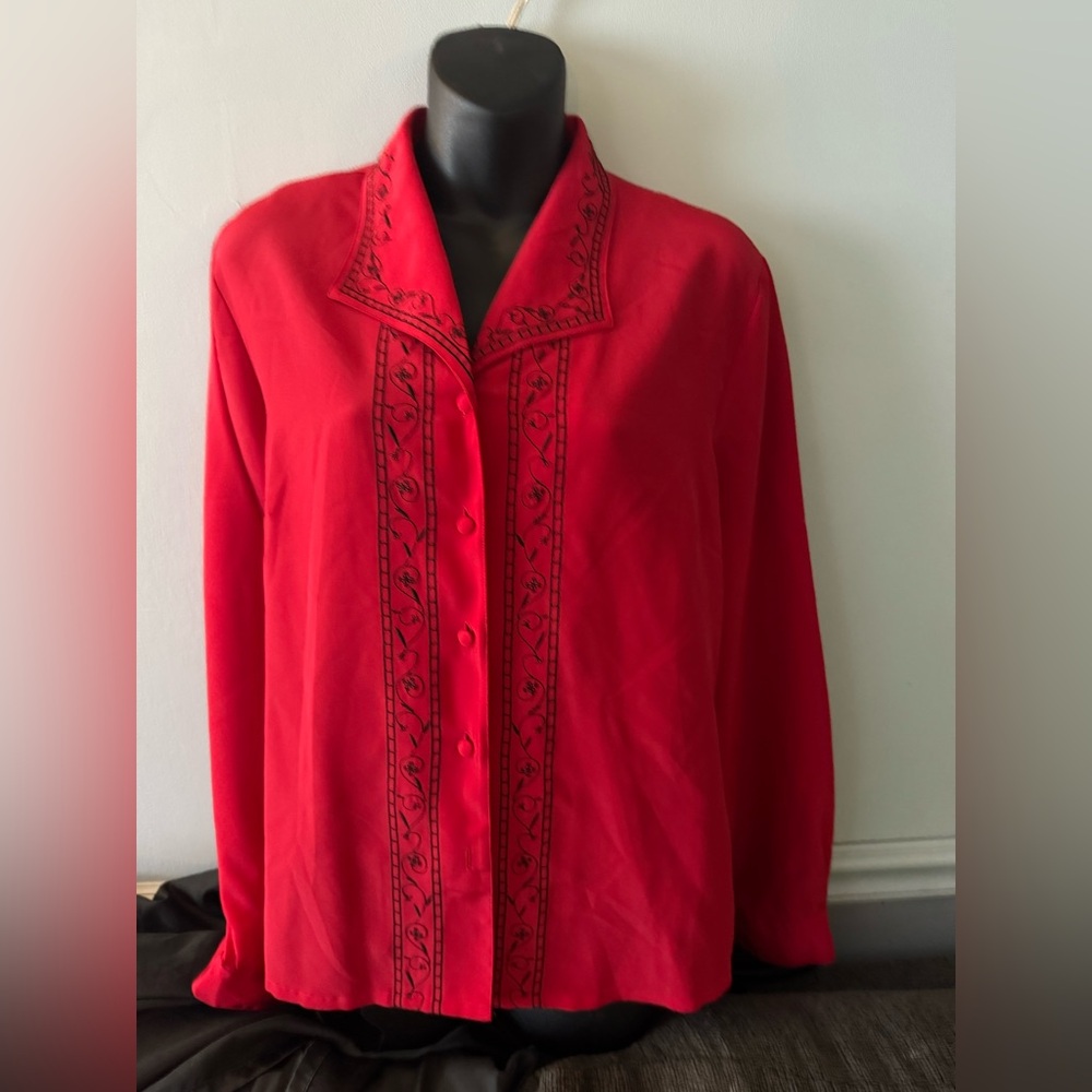Laura Scott vintage red button up with embroidered floral pattern